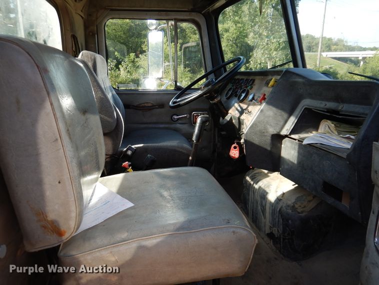 image for item IN9977 1992 Western Star 4864F  truck cab and chassis