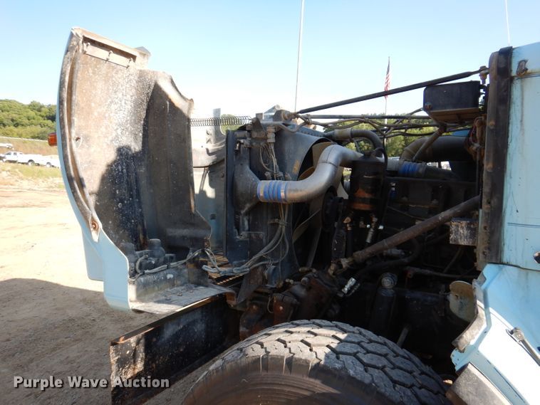 image for item IN9977 1992 Western Star 4864F  truck cab and chassis