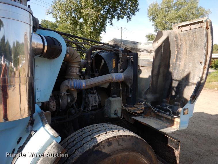 image for item IN9977 1992 Western Star 4864F  truck cab and chassis