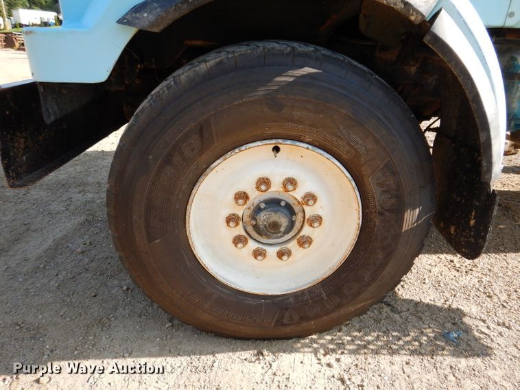 image for item IN9977 1992 Western Star 4864F  truck cab and chassis