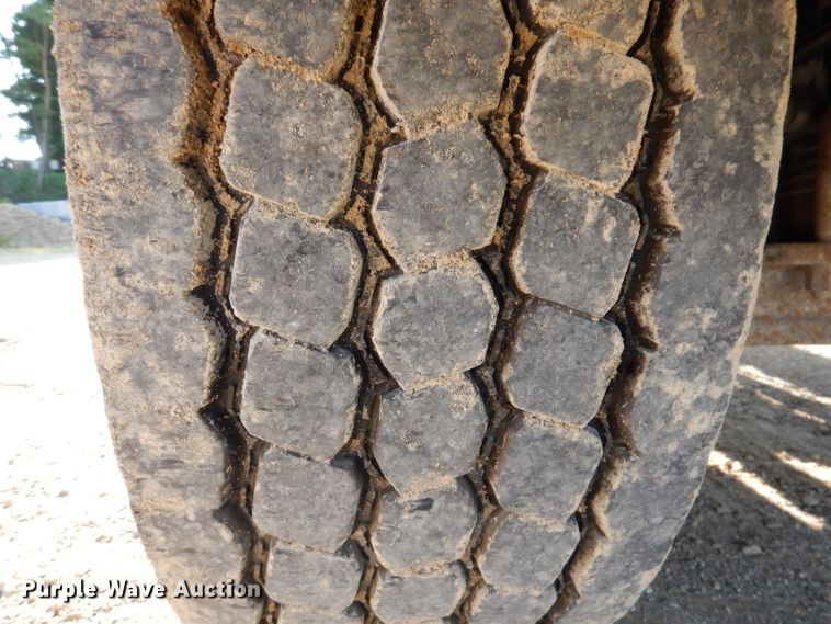 image for item IN9977 1992 Western Star 4864F  truck cab and chassis