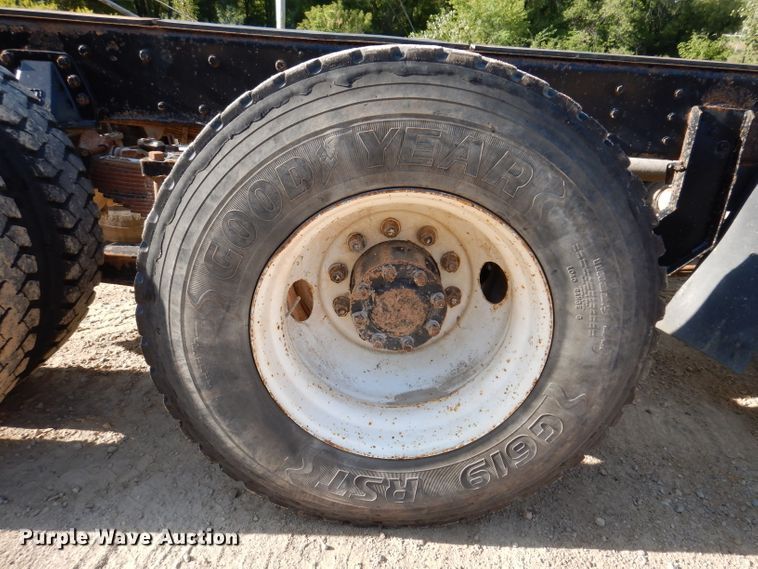 image for item IN9977 1992 Western Star 4864F  truck cab and chassis