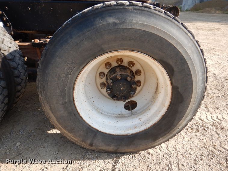 image for item IN9977 1992 Western Star 4864F  truck cab and chassis