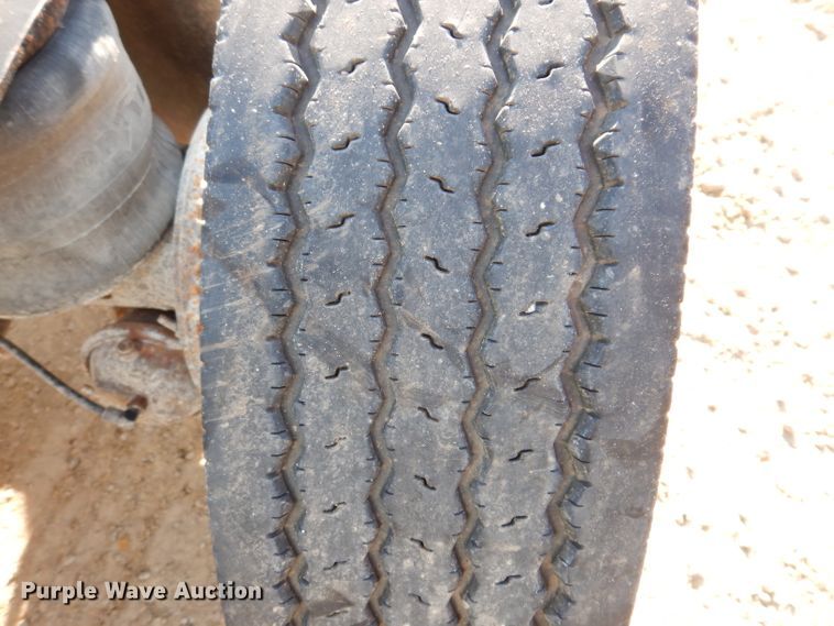 image for item IN9977 1992 Western Star 4864F  truck cab and chassis