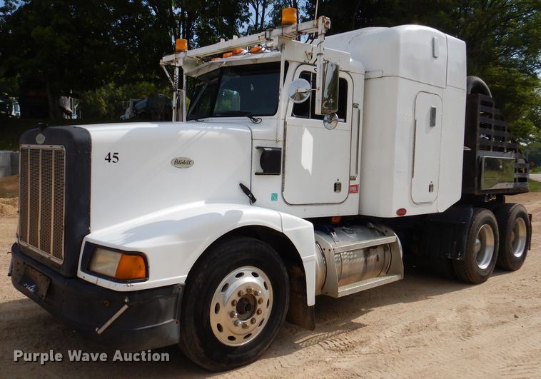 image for item IN9978 1996 Peterbilt 377  toter truck