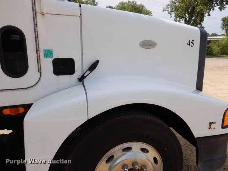 image for item IN9978 1996 Peterbilt 377  toter truck