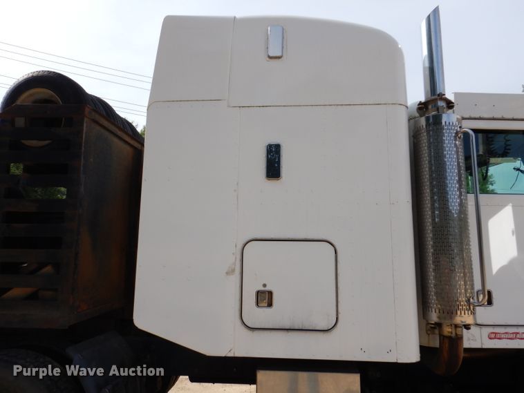 image for item IN9978 1996 Peterbilt 377  toter truck
