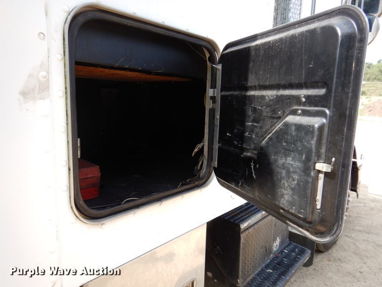 image for item IN9978 1996 Peterbilt 377  toter truck