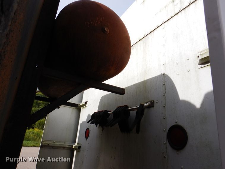 image for item IN9978 1996 Peterbilt 377  toter truck