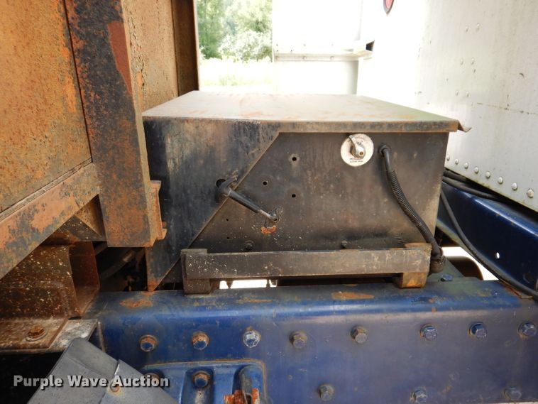 image for item IN9978 1996 Peterbilt 377  toter truck