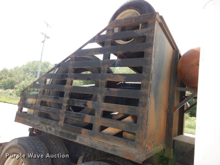 image for item IN9978 1996 Peterbilt 377  toter truck