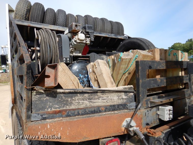 image for item IN9978 1996 Peterbilt 377  toter truck