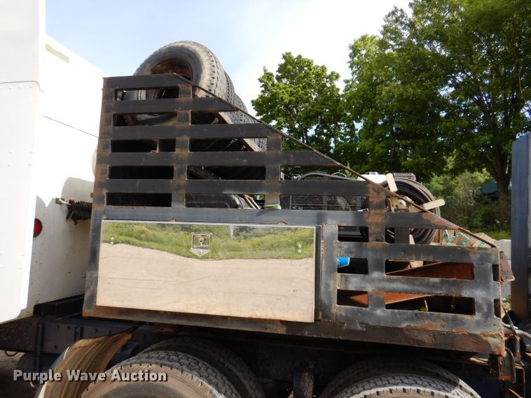 image for item IN9978 1996 Peterbilt 377  toter truck