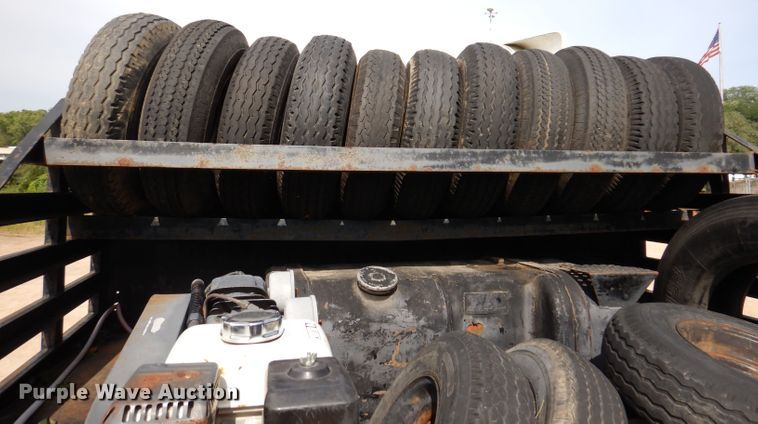 image for item IN9978 1996 Peterbilt 377  toter truck