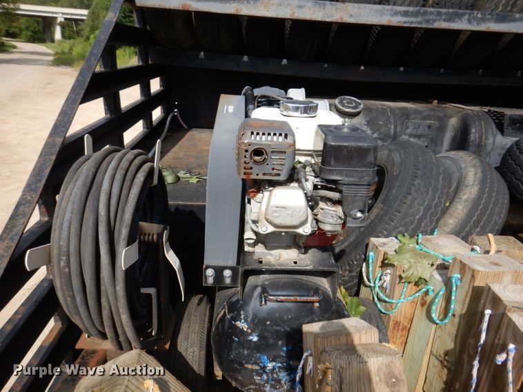 image for item IN9978 1996 Peterbilt 377  toter truck