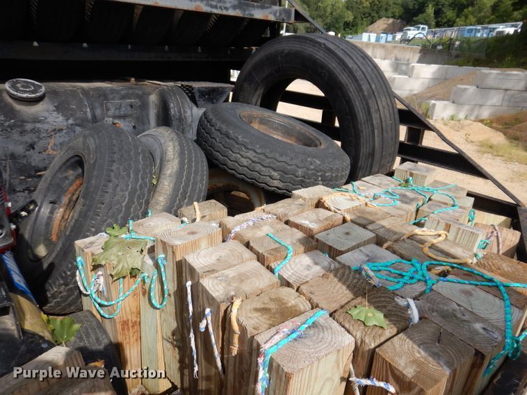 image for item IN9978 1996 Peterbilt 377  toter truck