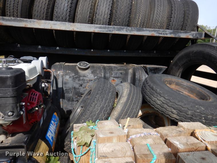 image for item IN9978 1996 Peterbilt 377  toter truck