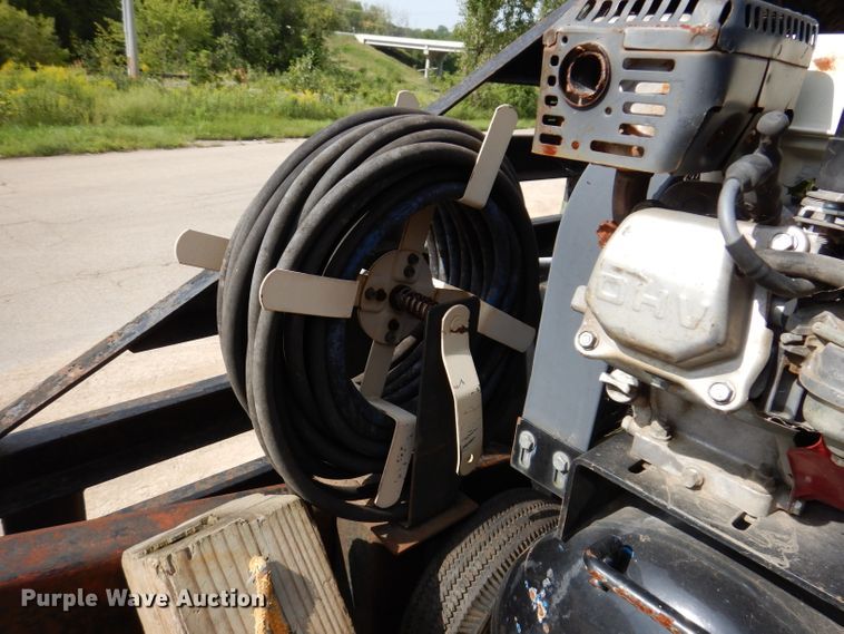 image for item IN9978 1996 Peterbilt 377  toter truck