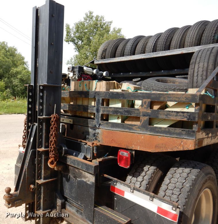 image for item IN9978 1996 Peterbilt 377  toter truck