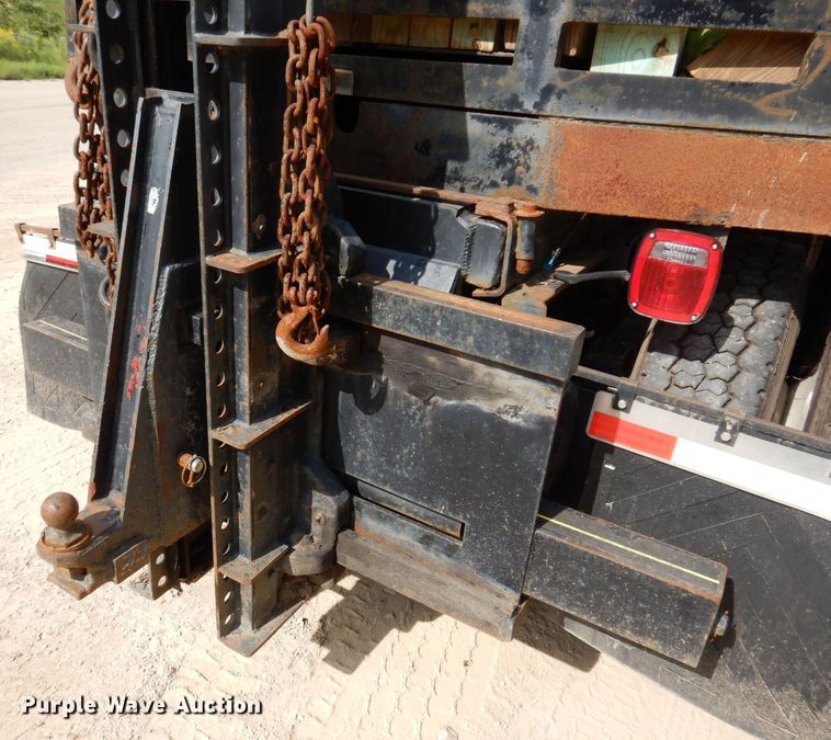 image for item IN9978 1996 Peterbilt 377  toter truck