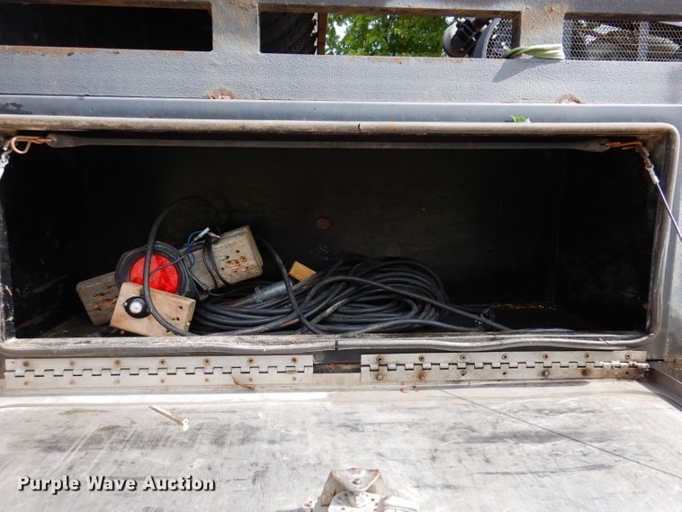 image for item IN9978 1996 Peterbilt 377  toter truck