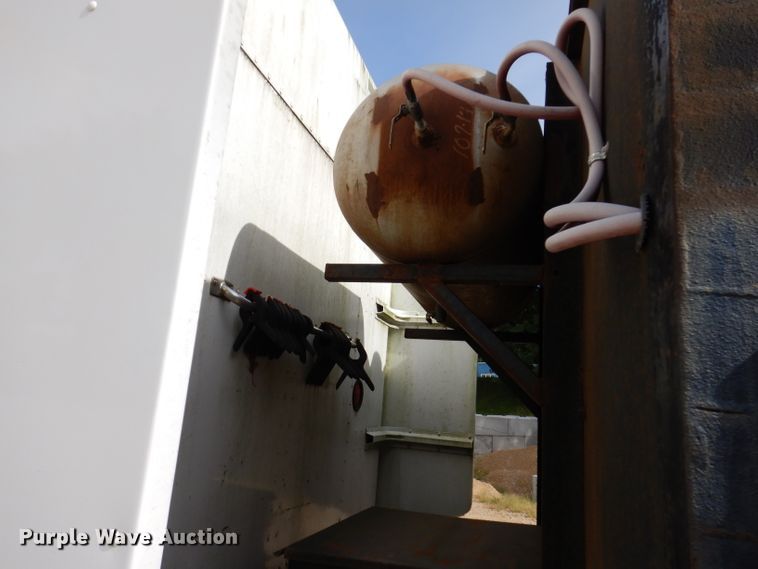 image for item IN9978 1996 Peterbilt 377  toter truck