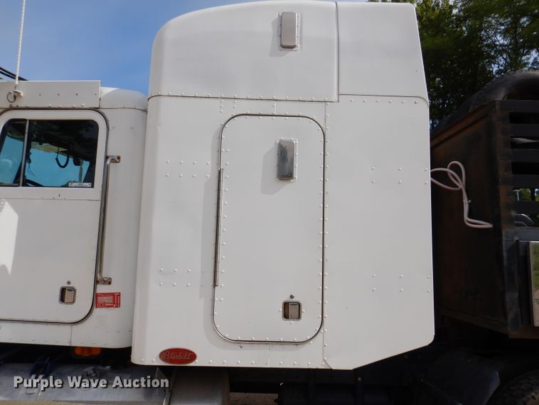 image for item IN9978 1996 Peterbilt 377  toter truck