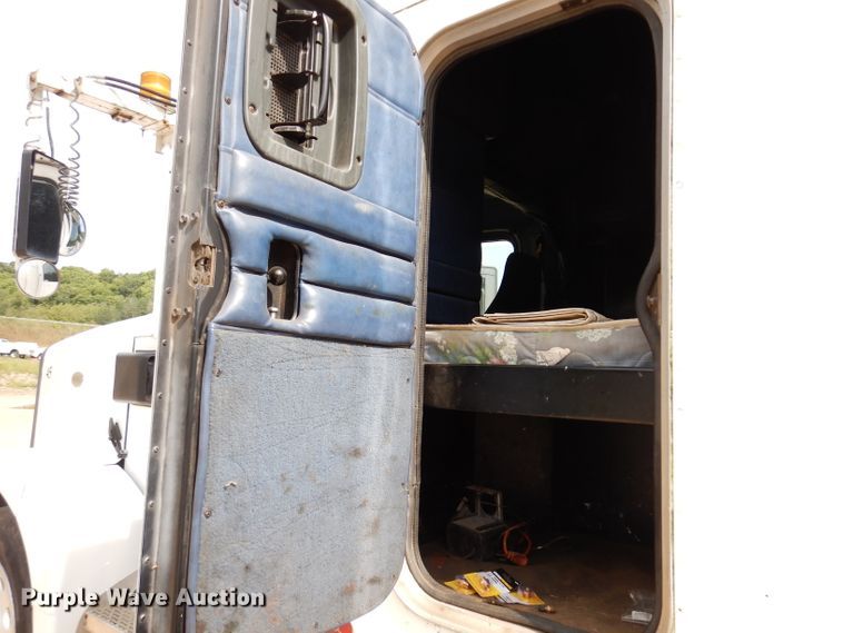 image for item IN9978 1996 Peterbilt 377  toter truck