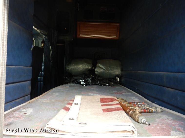 image for item IN9978 1996 Peterbilt 377  toter truck