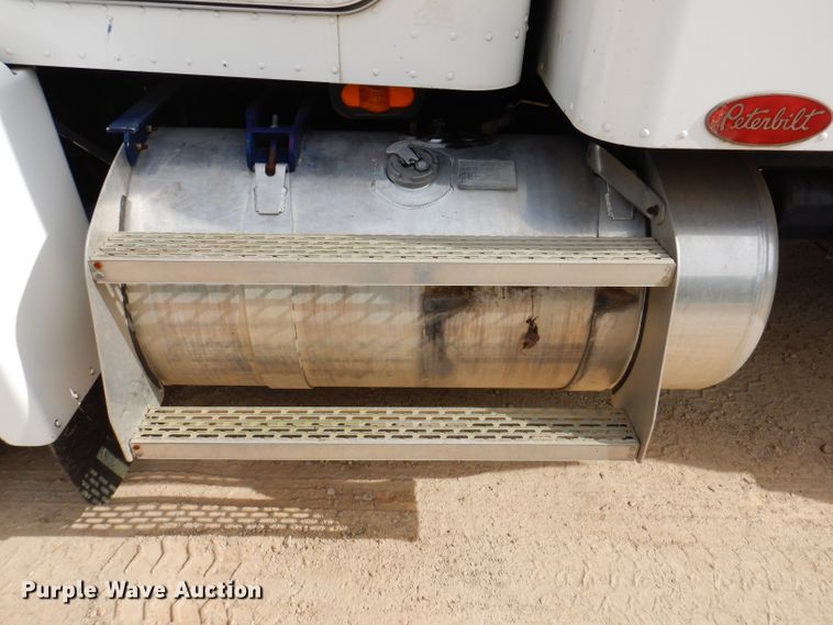 image for item IN9978 1996 Peterbilt 377  toter truck