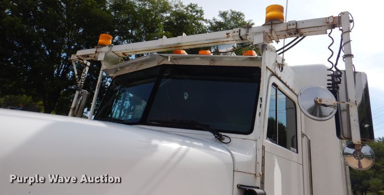 image for item IN9978 1996 Peterbilt 377  toter truck