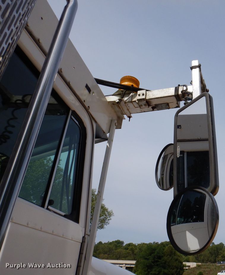 image for item IN9978 1996 Peterbilt 377  toter truck