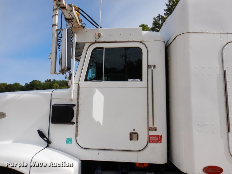 image for item IN9978 1996 Peterbilt 377  toter truck