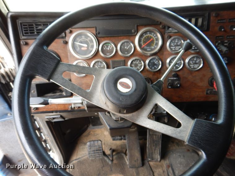 image for item IN9978 1996 Peterbilt 377  toter truck