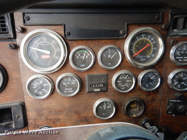 image for item IN9978 1996 Peterbilt 377  toter truck