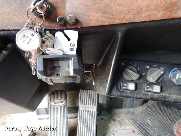 image for item IN9978 1996 Peterbilt 377  toter truck