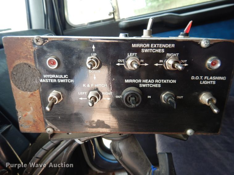 image for item IN9978 1996 Peterbilt 377  toter truck