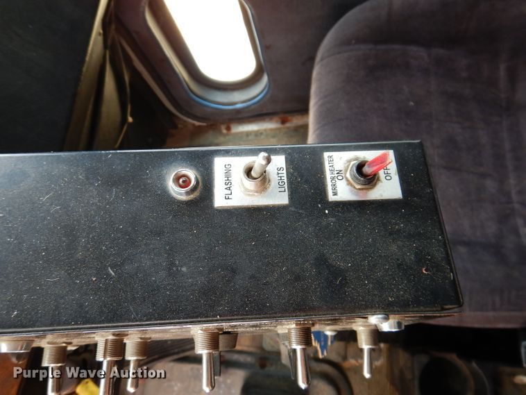 image for item IN9978 1996 Peterbilt 377  toter truck