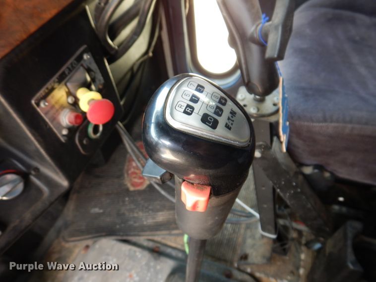 image for item IN9978 1996 Peterbilt 377  toter truck