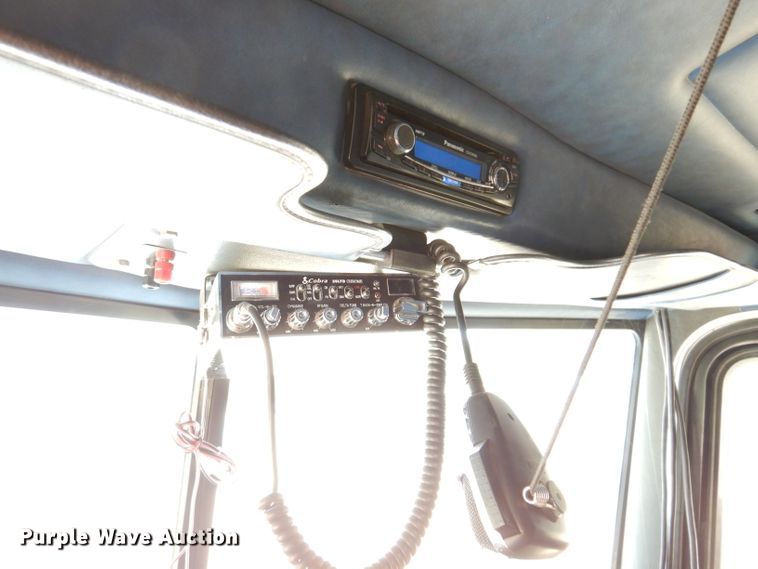 image for item IN9978 1996 Peterbilt 377  toter truck