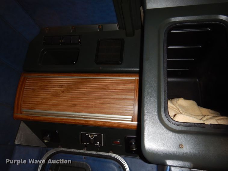 image for item IN9978 1996 Peterbilt 377  toter truck