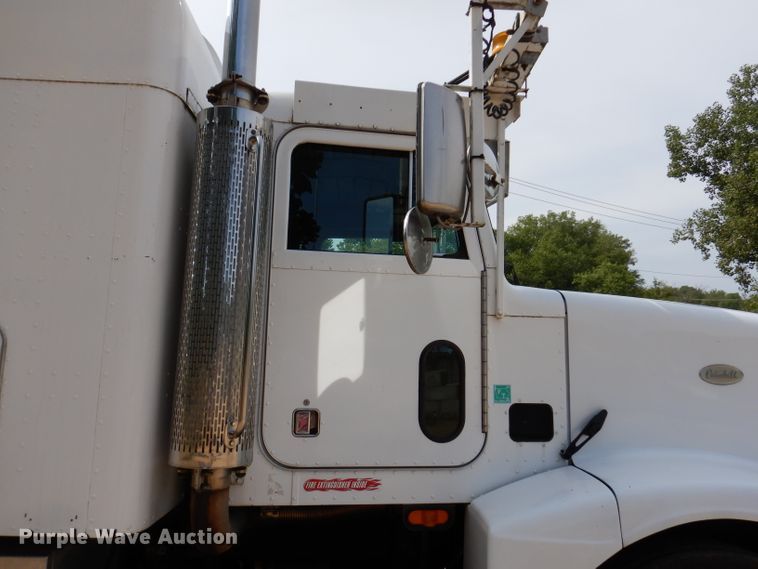 image for item IN9978 1996 Peterbilt 377  toter truck