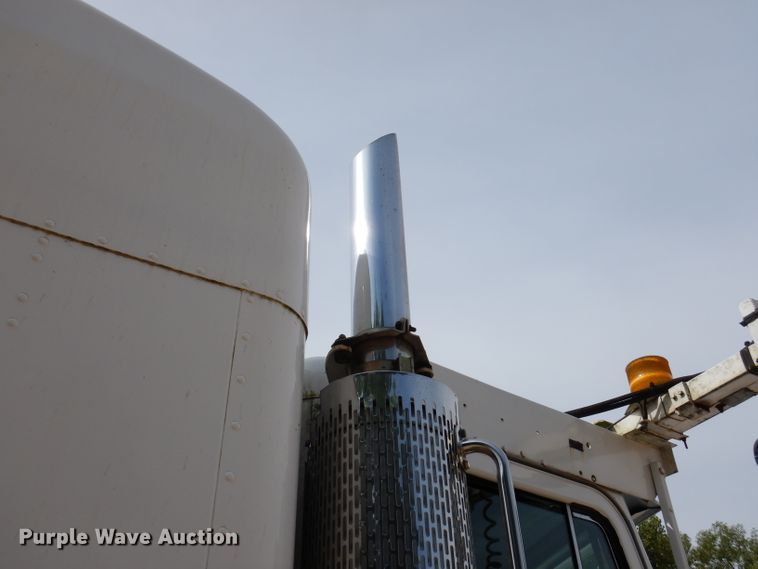 image for item IN9978 1996 Peterbilt 377  toter truck