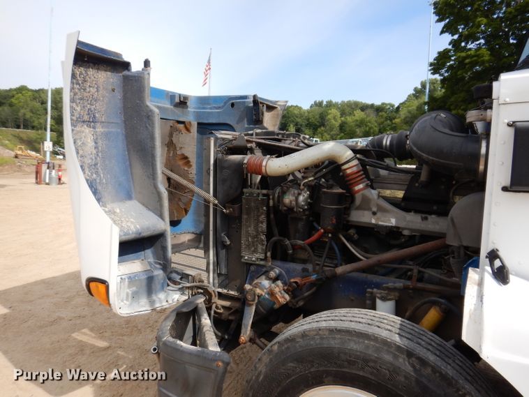 image for item IN9978 1996 Peterbilt 377  toter truck