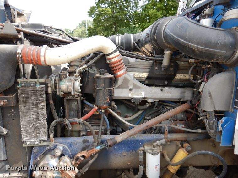 image for item IN9978 1996 Peterbilt 377  toter truck