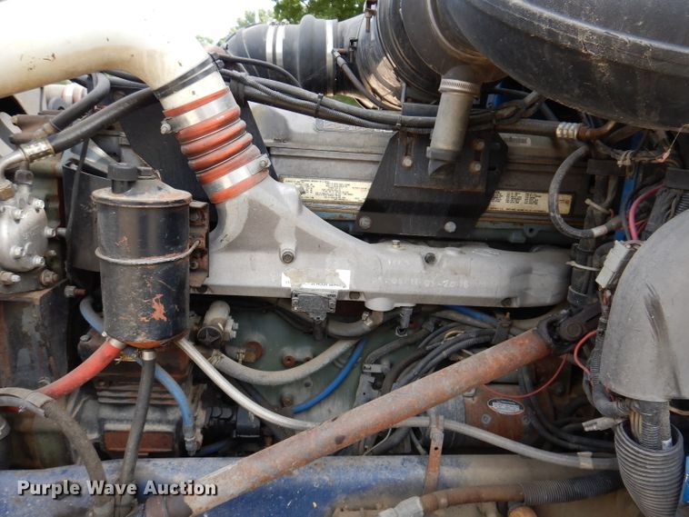 image for item IN9978 1996 Peterbilt 377  toter truck