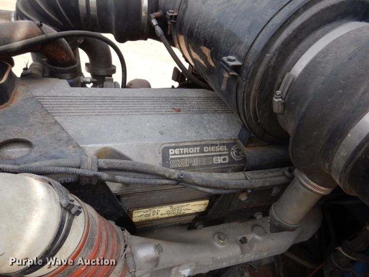 image for item IN9978 1996 Peterbilt 377  toter truck