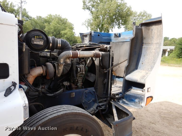 image for item IN9978 1996 Peterbilt 377  toter truck