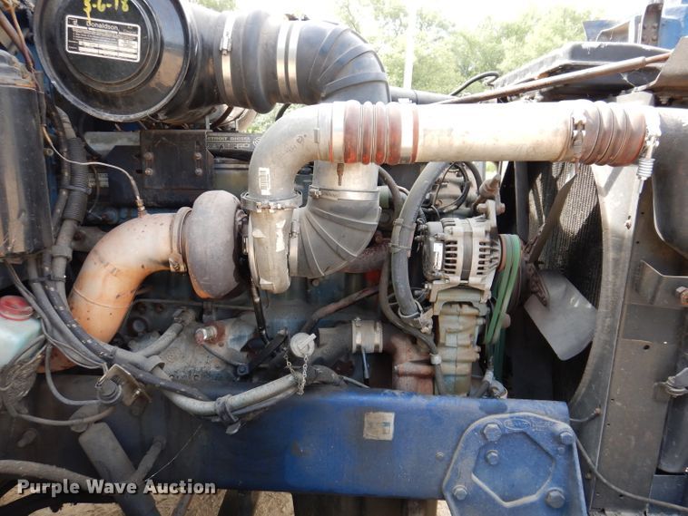 image for item IN9978 1996 Peterbilt 377  toter truck