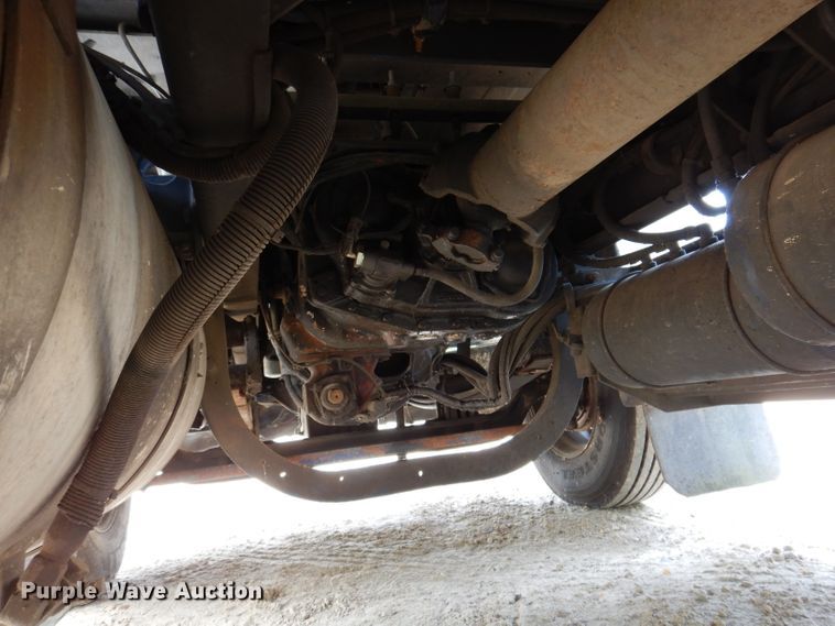 image for item IN9978 1996 Peterbilt 377  toter truck